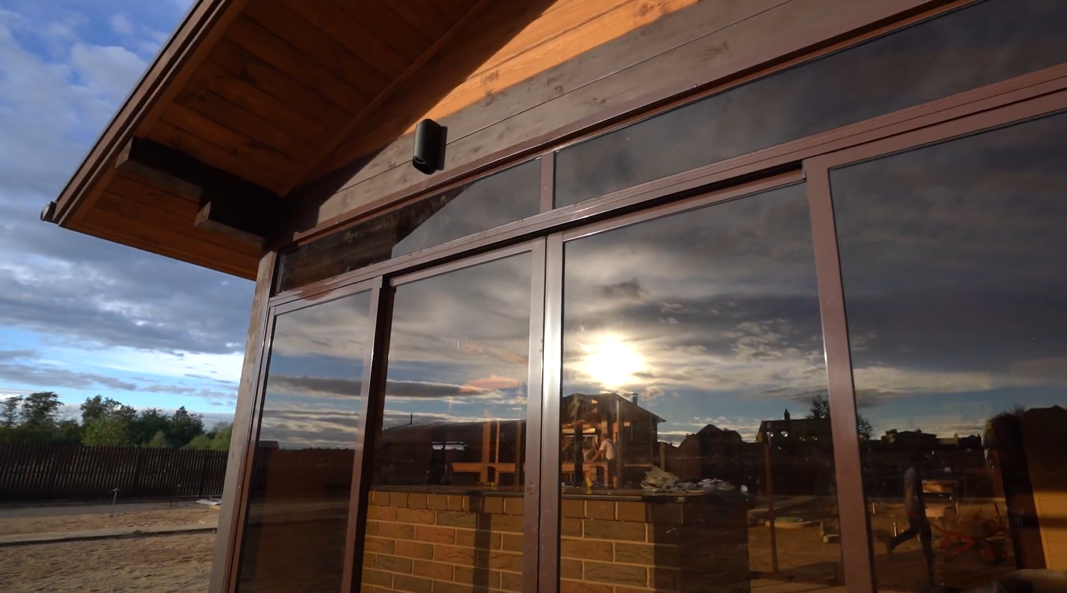 Теплое остекление беседки с раздвижными дверьми